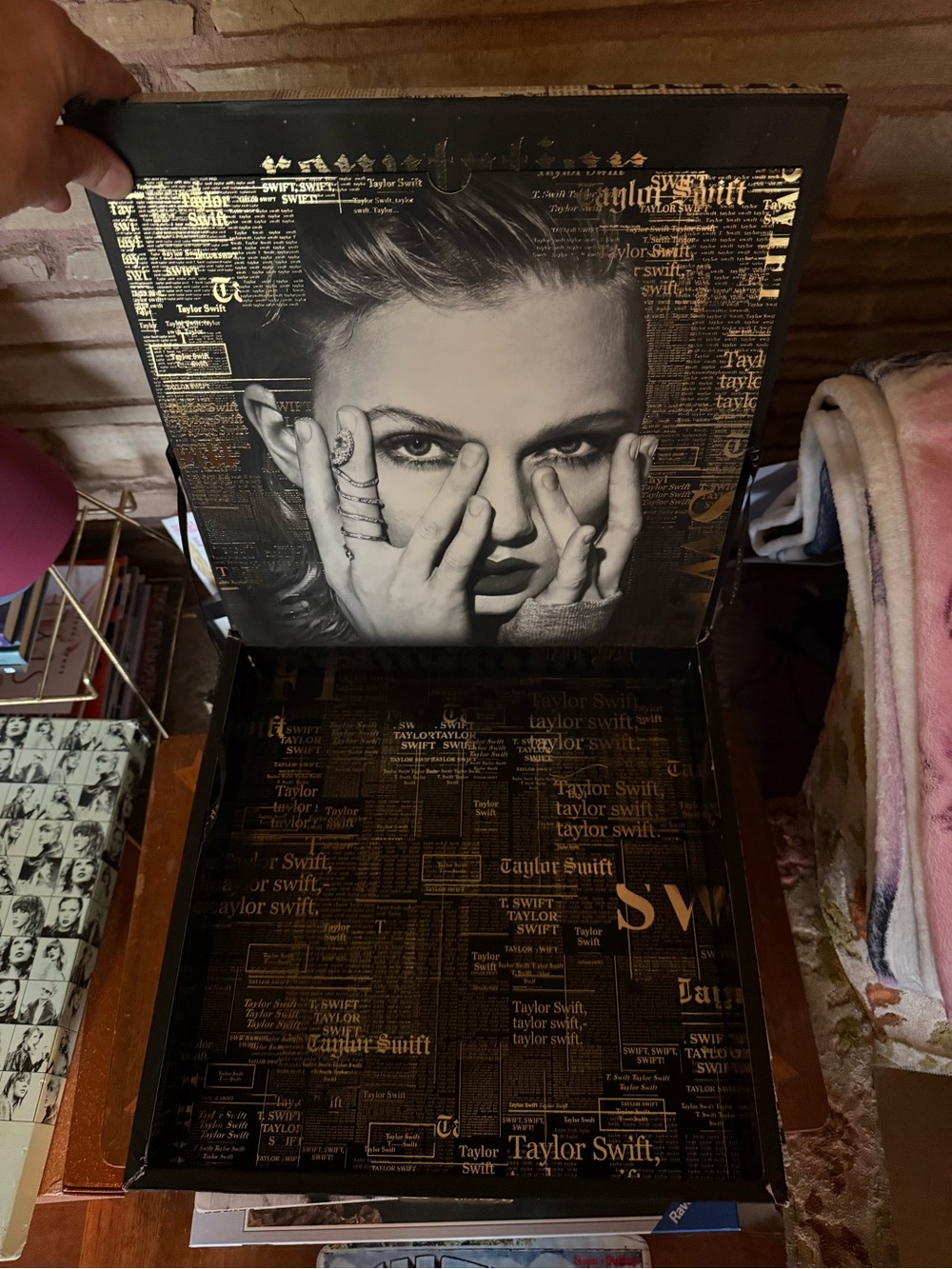Taylor Swift Reputation Tour VIP Box-  Empty